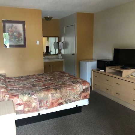 Polson Park Motel Vernon Eksteriør bilde