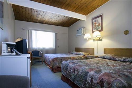 Polson Park Motel Vernon Eksteriør bilde