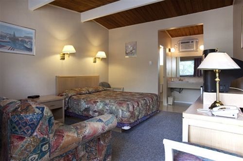 Polson Park Motel Vernon Eksteriør bilde