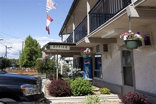 Polson Park Motel Vernon Eksteriør bilde