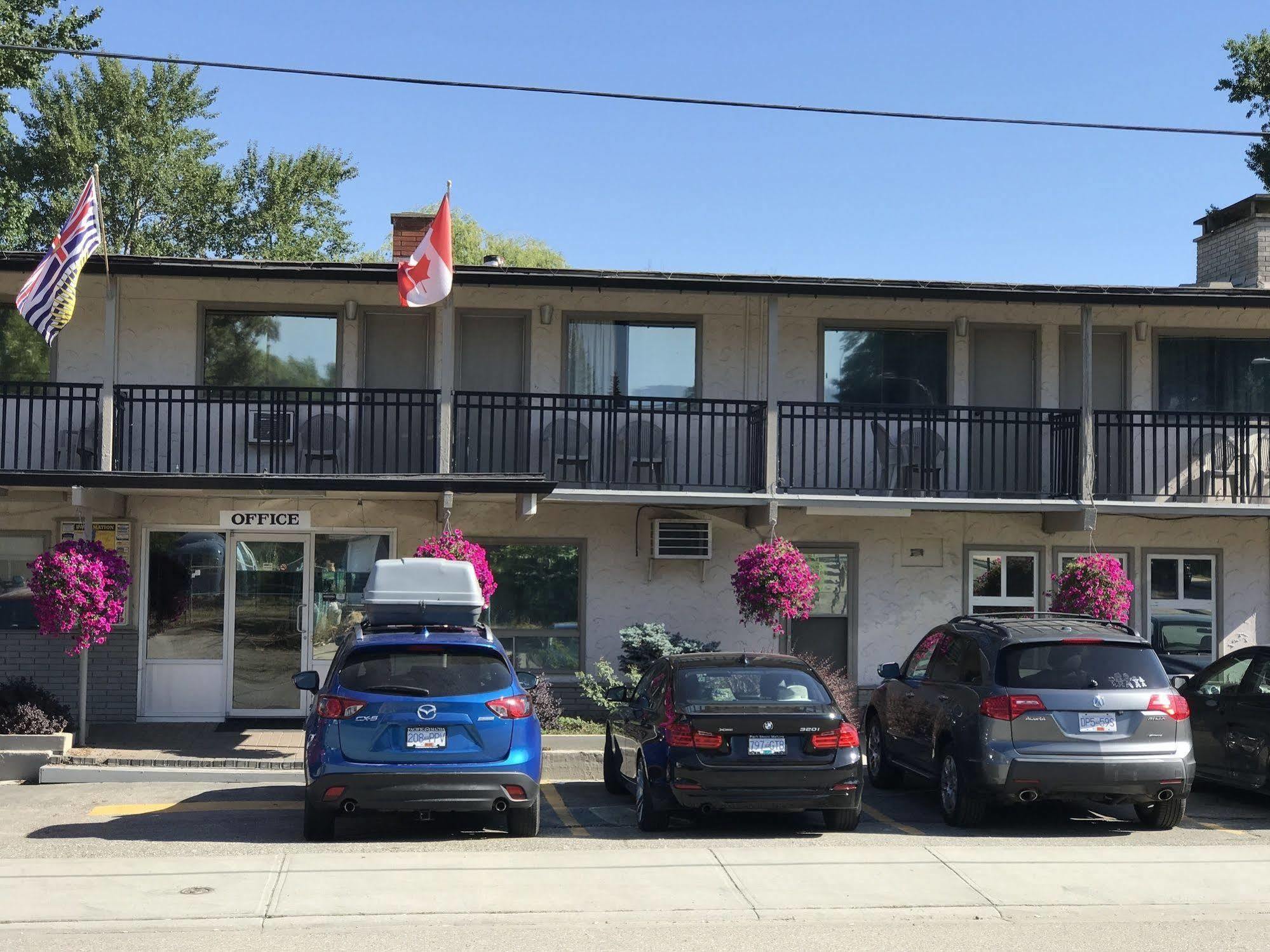 Polson Park Motel Vernon Eksteriør bilde