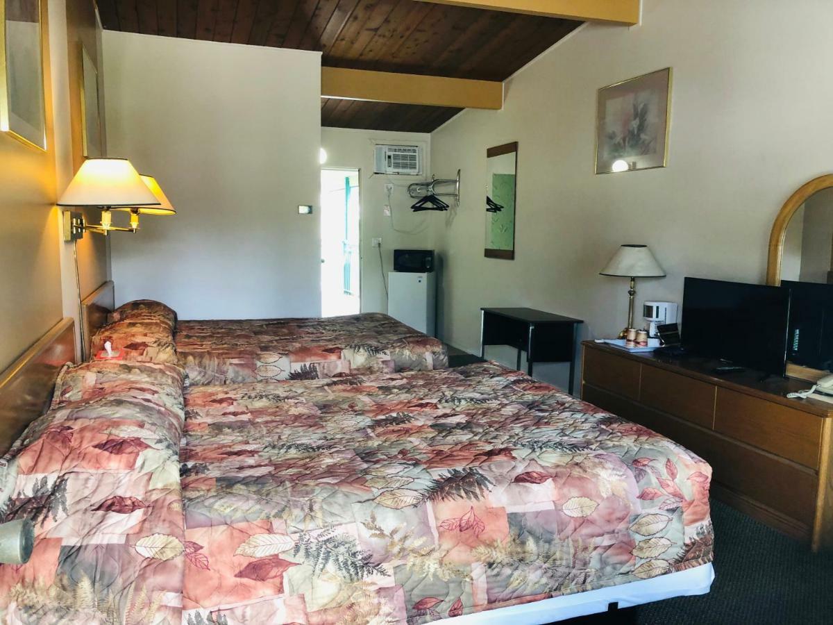 Polson Park Motel Vernon Eksteriør bilde