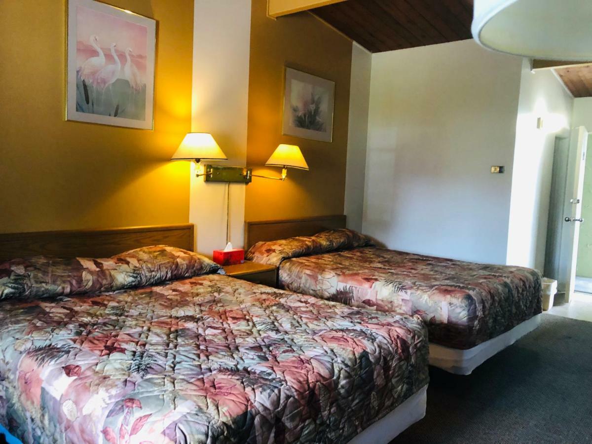 Polson Park Motel Vernon Eksteriør bilde